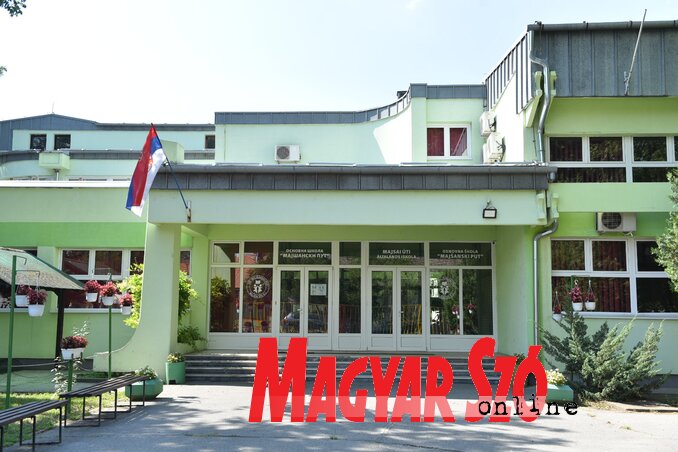 A szabadkai Majsai Úti Általános Iskola épülete (Fotó: Molnár Edvárd) A szabadkai Majsai Úti Általános Iskola épülete (Fotó: Molnár Edvárd)