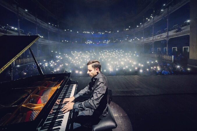 Bence Péter, a világ „leggyorsabb” zongoristája (Fotó: peterbence.com)