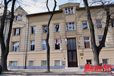 A szabadkai Kosztolányi Dezső Tehetséggondozó Gimnázium (Fotó: Molnár Edvárd)