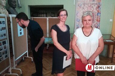 A kiállítás megnyitóján: Kozma Adrienn és Bognár Irén (Fotó: Lukács Melinda)