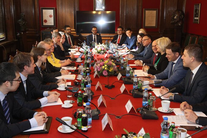 A Nemzetközi Valutaalap és Szerbia küldöttsége a nemzeti bankban megtartott találkozón (Fotó: Beta)