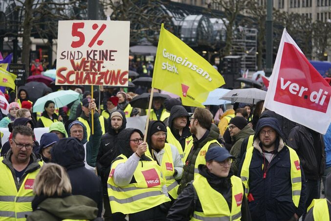 A németországi dolgozók nem elégedettek az ajánlott feltételekkel (Fotó: dpa)