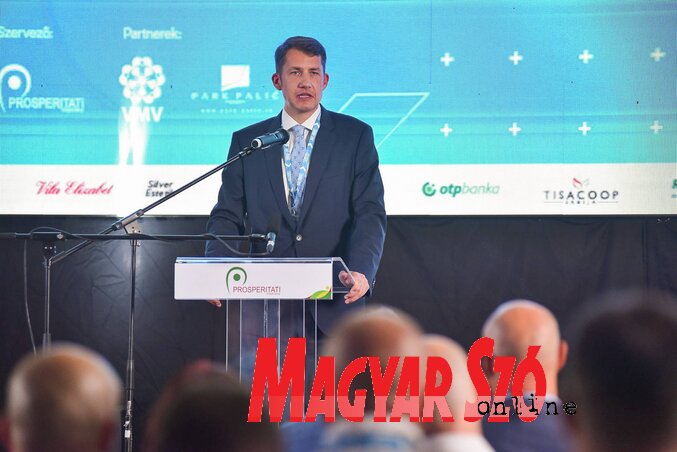 Pásztor Bálint (Molnár Edvárd felvétele) Pásztor Bálint (Molnár Edvárd felvétele)