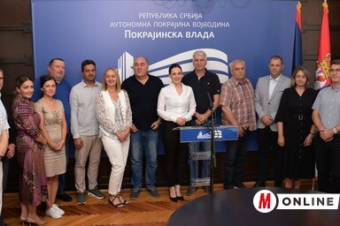 A támogatott szakszolgálatok képviselői Dragica Ilićtyel (Fotó: Dávid Csilla)