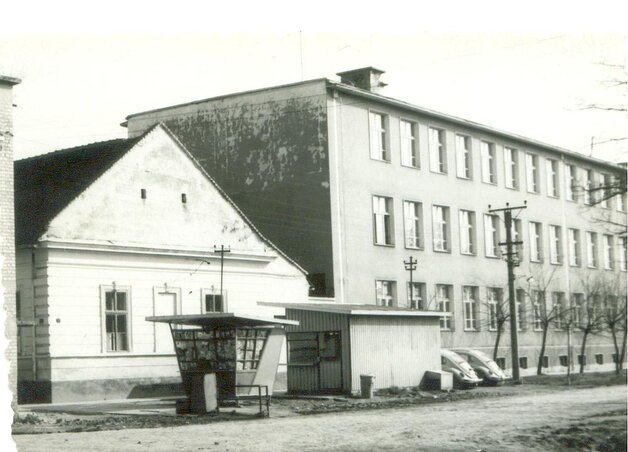Óbecsei ártézikút az alsóvárosi Petőfi Sándor iskolánál az 1970-es években