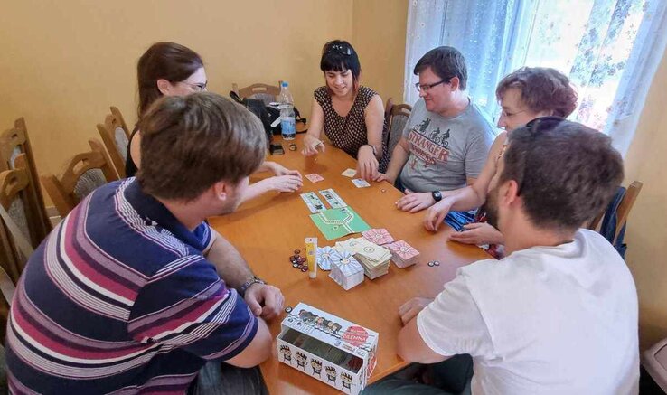 A Villamosdilemma is népszerű társasjáték a felnőttek körében (Kancsár Izabella felvétele)