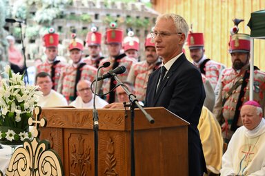 Soltész Miklós, augusztus 20-án a magyar kormány támogatásával épült pálos kolostor és kápolna felszentelésén a székelyföldi Hargitafürdőn (Fotó: MTI)