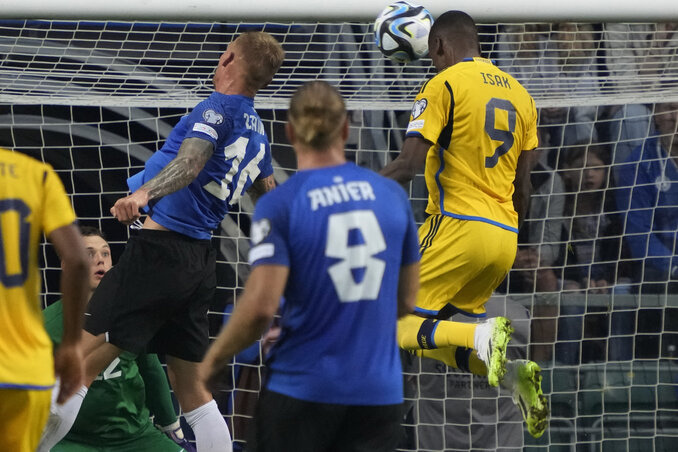 Alexander Isak épp „bebólintja” a svédek harmadik gólját (Fotó: Beta/AP)