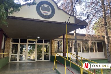 A bácsfeketehegyi iskola új nyílászárókkal várta a szeptemberi tanévkezdést (Gulyás Réka felvétele)