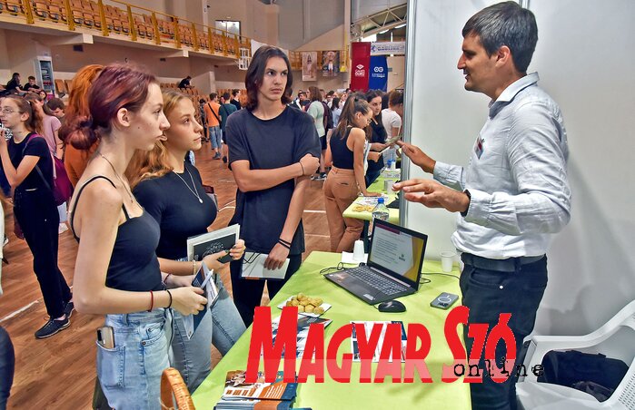 Interesovanje je bilo veliko, na „Eduexpo” sajmu je učestvovalo skoro 700 učenika (Foto: Arpad Gergelj)