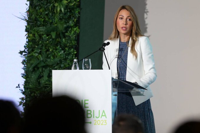 Vrdnik, 14.09.2023. - Ministarka rudarstva i energetike Dubravka Djedovic Handanovic govori na otvaranju konferencije o obnovljivim izvorima energije "OIE Srbija 2023" , danas u Etno komplek Vrdnik, 14.09.2023. - Ministarka rudarstva i energetike Dubravka Djedovic Handanovic govori na otvaranju konferencije o obnovljivim izvorima energije "OIE Srbija 2023" , danas u Etno komplek