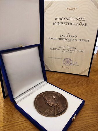 A Kallós Zoltán Külhoni Magyarságért Díj A Kallós Zoltán Külhoni Magyarságért Díj
