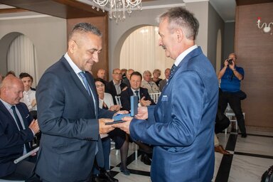 Potápi Árpád János a maroshévízi díjátadón (Fotó: Szakács Tamás via kronikaonline.ro)