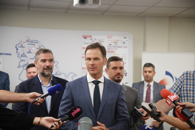 Beograd, 19.09.2023. - Republicki fond PIO i 16 firmi koje ce se prikljuciti projektu "Penzionerske kartice nove generacije" potpisali su ugovor, danas u Direkciji Republickog fonda PIO u Be Beograd, 19.09.2023. - Republicki fond PIO i 16 firmi koje ce se prikljuciti projektu "Penzionerske kartice nove generacije" potpisali su ugovor, danas u Direkciji Republickog fonda PIO u Be