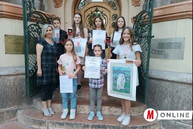 A büszke díjazottak nagyon örültek a nyereményeiknek