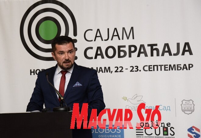 A Közlekedési Kiállítást Nebojša Vojnović segédtitkár nyitotta meg (Fotó: Dávid Csilla) A Közlekedési Kiállítást Nebojša Vojnović segédtitkár nyitotta meg (Fotó: Dávid Csilla)