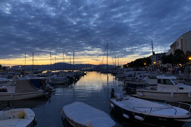 A kikötőben a naplemente is csodás