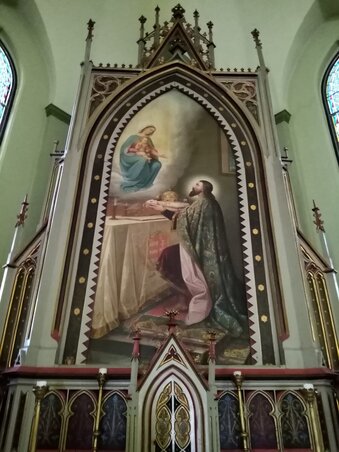 Szent István Szűz Mária oltalmát kéri a hazára koronáját nyújtva át (Farkas Zsuzsa felvétele)