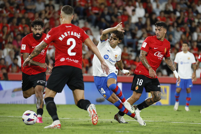 A szerb Matija Nastasić (háttal) a mallorcai védelem egyik kulcsembere volt (Fotó: Beta/AP) A szerb Matija Nastasić (háttal) a mallorcai védelem egyik kulcsembere volt (Fotó: Beta/AP)