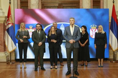 Az ellenzéki pártok képviselői a tegnapi sajtótájékoztatón (Fotó: Beta)