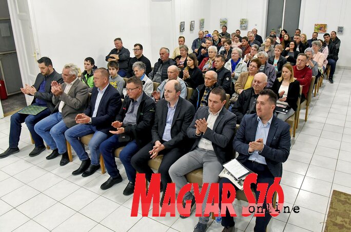 Sok helyi termelő látogatott el az élőújságra (Gergely Árpád felvétele) Sok helyi termelő látogatott el az élőújságra (Gergely Árpád felvétele)