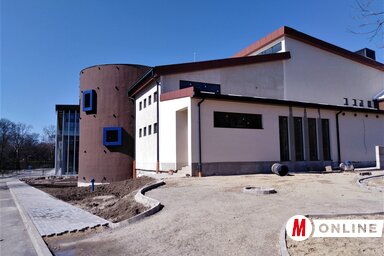 Az önkormányzat 170 millió dinár értékű támogatási szerződést írt alá a Tartományi Nagyberuházási Igazgatósággal a fedett medence munkálatainak befejezésére (Herceg Elizabetta felvétele)