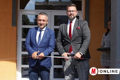 Potapi i Juhas na primopredaji kompleksa zgrade (Foto: Janoš Lakatoš)