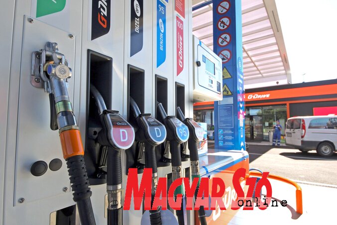 Novi Sad 28.07.2020 - Gazprom benzinska stanica „Novi Sad 16“ na autoputu Novi Sad –Beograd Ministar rudarstva i energetike Aleksandar Antić, gradonačelnik Novog Sada Miloš Vučević i genera Novi Sad 28.07.2020 - Gazprom benzinska stanica „Novi Sad 16“ na autoputu Novi Sad –Beograd Ministar rudarstva i energetike Aleksandar Antić, gradonačelnik Novog Sada Miloš Vučević i genera
