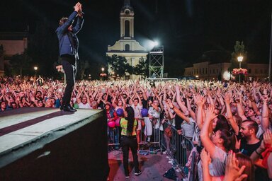 Tavaly Zdravko Čolić volt a rendezvény sztárelőadója (Fotó: Opština Bečej/Facebook)