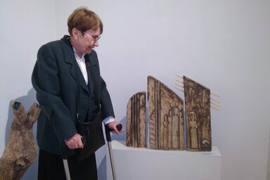 emes Fekete Edit A kékszakállú herceg vára című alkotásával (Fotó: Ninkov K. Olga)