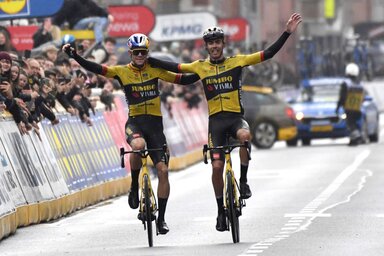 Wout van Aert (balról) és Cristophe Laporte (Fotó: AP)