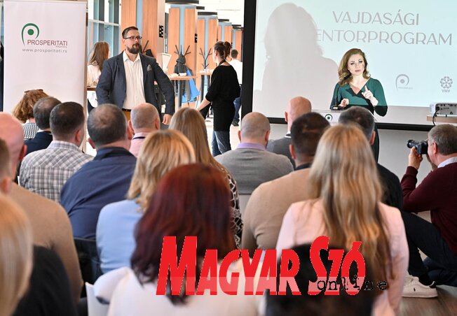 Prema rečima Hajnal Virag, načelnice odeljenja Državnog sekretarijata za nacionalnu politiku, na ovaj način se formiraju zajednice od poverenja (Fotograf: Andraš Otoš) Prema rečima Hajnal Virag, načelnice odeljenja Državnog sekretarijata za nacionalnu politiku, na ovaj način se formiraju zajednice od poverenja (Fotograf: Andraš Otoš)