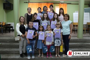 A pályázat díjazottjai és felkészítőik (Fotó: Lakatos János)