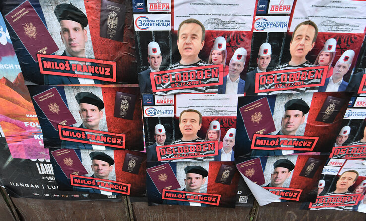 Albin Kurtit és szerb ellenzéki politikusokat ábrázoló plakátok Belgrádban (Fotó: Srđan Ilić / insajder.net) Albin Kurtit és szerb ellenzéki politikusokat ábrázoló plakátok Belgrádban (Fotó: Srđan Ilić / insajder.net)