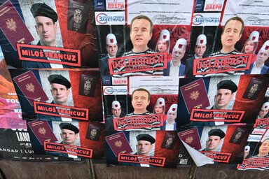 Albin Kurtit és szerb ellenzéki politikusokat ábrázoló plakátok Belgrádban (Fotó: Srđan Ilić / insajder.net)
