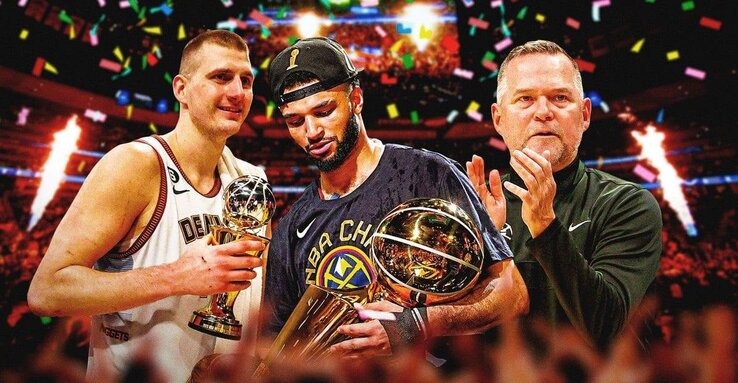 Nikola Jokić, Jamal Murray és Michael Malone (Fotó: Clutchpoints) Nikola Jokić, Jamal Murray és Michael Malone (Fotó: Clutchpoints)