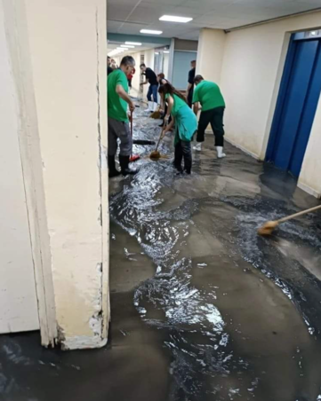 A kragujevaci Klinikai Központ alagsori termeit sem kímélte az áradás (Fotó: Facebook) A kragujevaci Klinikai Központ alagsori termeit sem kímélte az áradás (Fotó: Facebook)