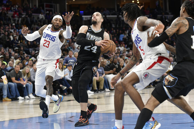 A memphisi Dillon Brooks tör a Clippers kosarára (Fotó: Beta/AP) A memphisi Dillon Brooks tör a Clippers kosarára (Fotó: Beta/AP)