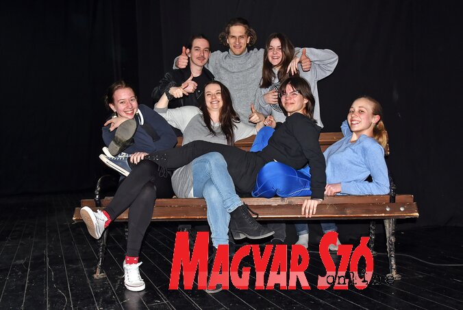 A folyton vidám csapat egy része (Fotó: Gergely Árpád) A folyton vidám csapat egy része (Fotó: Gergely Árpád)