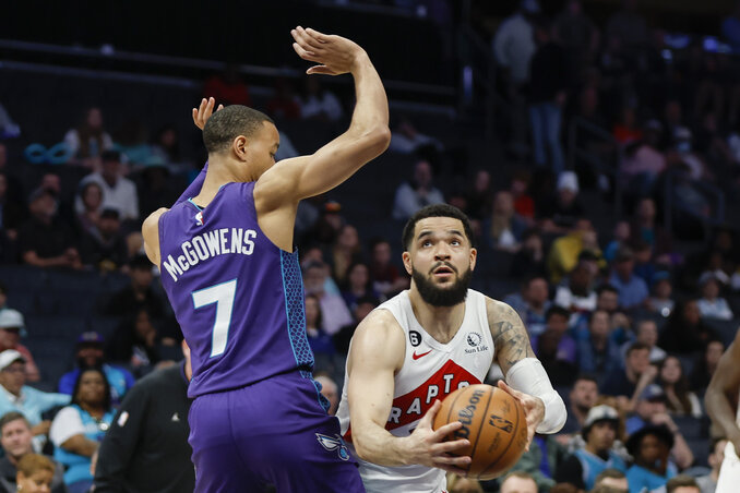 Fred VanVleet a Raptors charlotte-i győzelmén ritkaságszámba menő 20–20-as dupla duplát jegyzett pontokkal és gólpasszokkal (Fotó: Beta/AP) Fred VanVleet a Raptors charlotte-i győzelmén ritkaságszámba menő 20–20-as dupla duplát jegyzett pontokkal és gólpasszokkal (Fotó: Beta/AP)