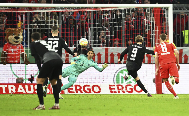 Höler higgadt maradt, és büntetőjével kiejtette a Bayernt (Fotó: Beta/AP)