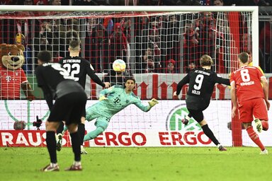 Höler higgadt maradt, és büntetőjével kiejtette a Bayernt (Fotó: Beta/AP)