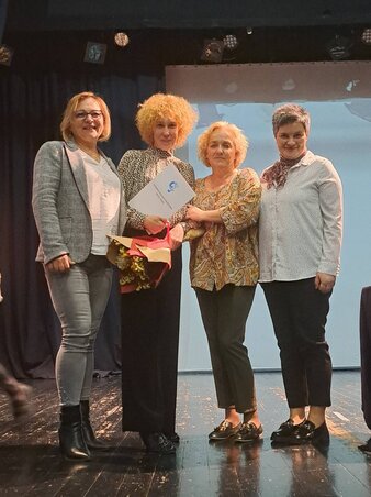 Balról jobbra: Dragana Nikolić, Molnár Vincer Krisztina, Slađana Šegavčić, Csikós Krisztina a belgrádi díjátadón (Fotó: Szabadkai Zeneiskola) Balról jobbra: Dragana Nikolić, Molnár Vincer Krisztina, Slađana Šegavčić, Csikós Krisztina a belgrádi díjátadón (Fotó: Szabadkai Zeneiskola)