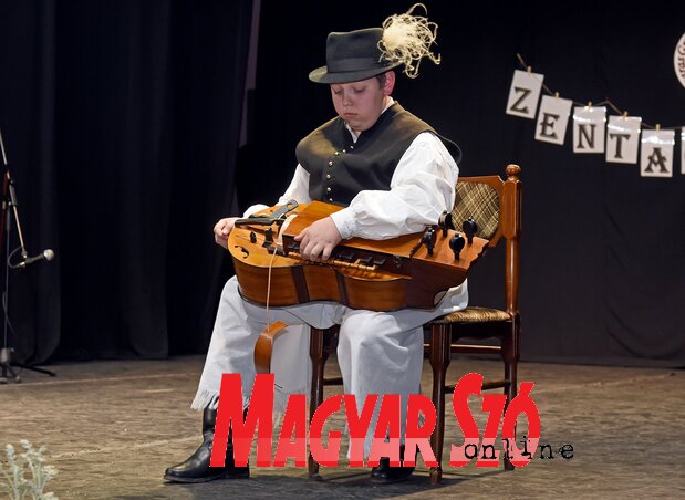 Nagy Hunor tekerőlanton játszott (Fotó: Gergely Árpád) Nagy Hunor tekerőlanton játszott (Fotó: Gergely Árpád)
