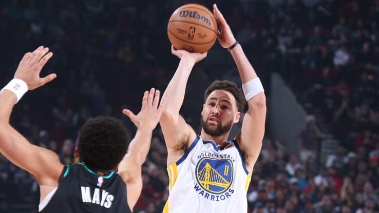 Klay Thompson a harmadik játékos lett, aki egy alapszakaszban átlépte a 300 triplás határt, a Warriors pedig 55-tel első negyedbeli pontrekordot állított fel Portlandben (Fotó: NBC Sports/Ge Klay Thompson a harmadik játékos lett, aki egy alapszakaszban átlépte a 300 triplás határt, a Warriors pedig 55-tel első negyedbeli pontrekordot állított fel Portlandben (Fotó: NBC Sports/Ge