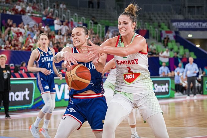 Kiss Virág hatalmas munkát végzett mindkét palánk alatt (Fotó: FIBA) Kiss Virág hatalmas munkát végzett mindkét palánk alatt (Fotó: FIBA)