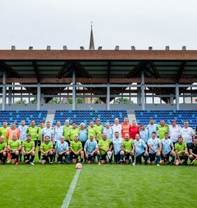 A döntős csapatok közös fotója (Fotó: MTI/TSC)