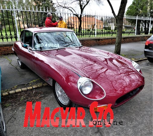 Őfelségét, a Jaguar E-Type-ot a valaha gyártott legszebb személygépkocsinak tartják. (Fotó: Horváth Zsolt) Őfelségét, a Jaguar E-Type-ot a valaha gyártott legszebb személygépkocsinak tartják. (Fotó: Horváth Zsolt)