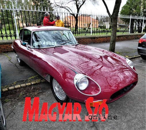 Őfelségét, a Jaguar E-Type-ot a valaha gyártott legszebb személygépkocsinak tartják. (Fotó: Horváth Zsolt)