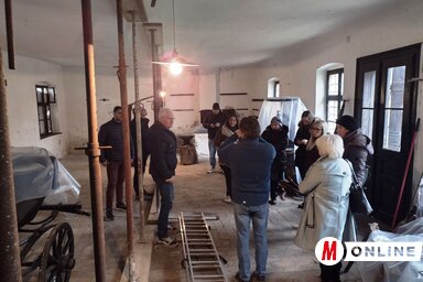 A szakemberek megtekintették a felújításra szoruló épületet (Tóth Péter felvétele)